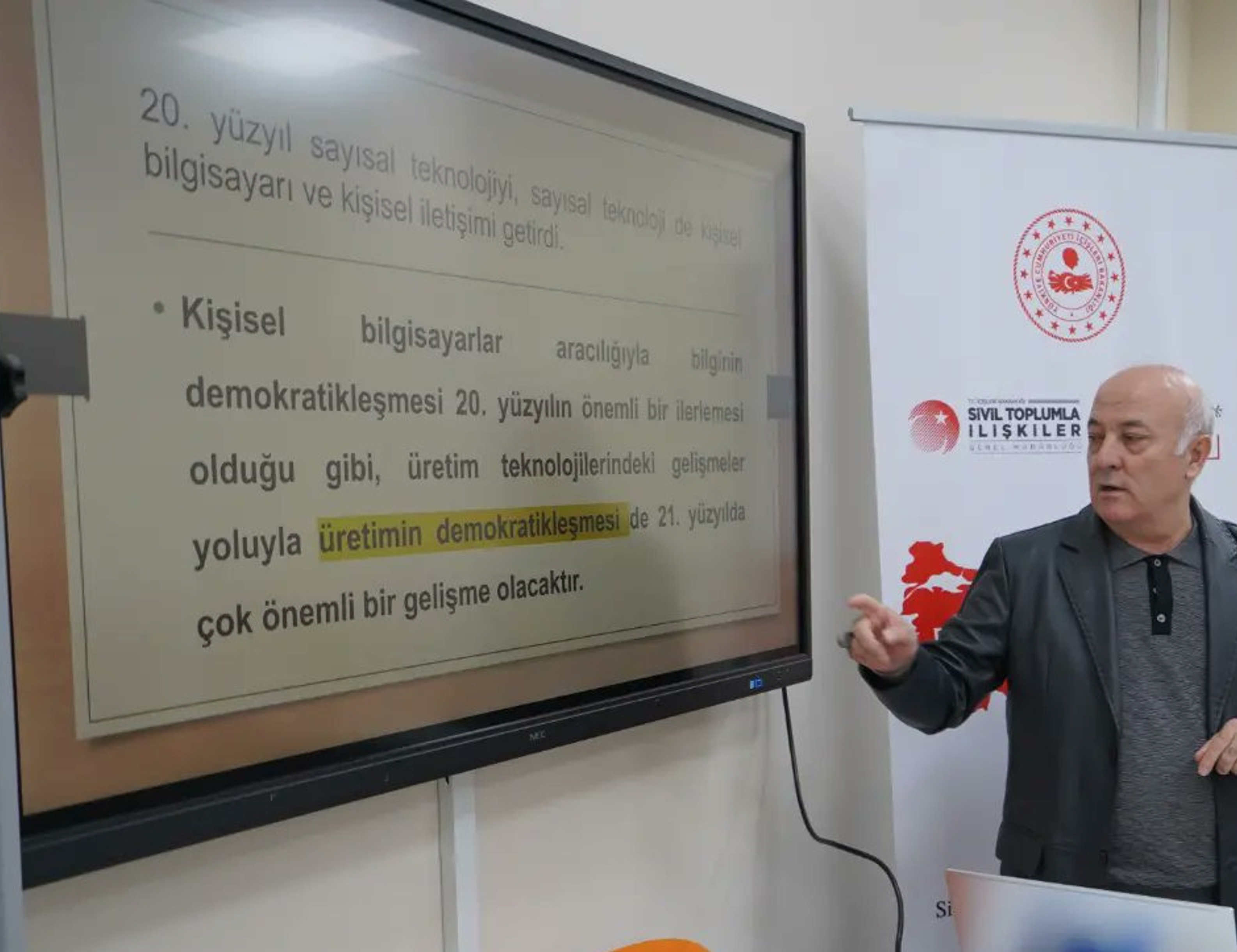 Demokrası Akademisi Projesi görsel 3